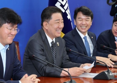 [포토] 밝은 표정의 김병기 원내대표