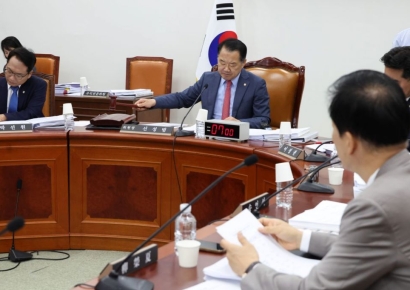 국정원 "김정은, 中과 관계 복원…천안문서 중·러와 삼각연대 재현할 듯"