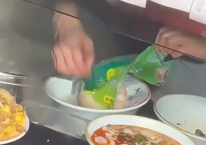 배달기사 "난 절대 안먹어"…끓는 물에 '봉지째 조리' 위생 논란 또 터진 中 식당