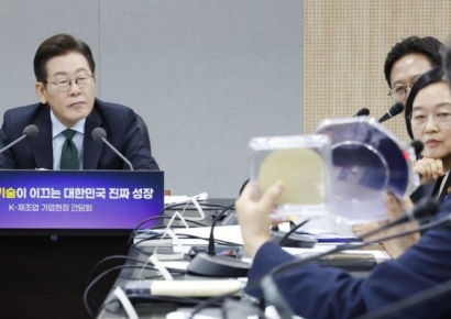 李대통령 "제조업이 고용에 큰 역할, 강소기업이 성장·발전해야"