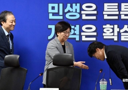 [포토] 90도 인사하는 박주민 의원