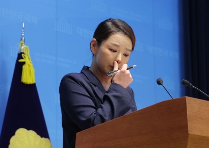 대변인의 '탈당' 선언…강미정 "조국혁신당, 성추행 피해자 절규 외면"