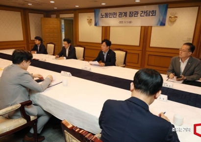 [포토] 노동안전관계장관 간담회 발언하는 김영훈 장관