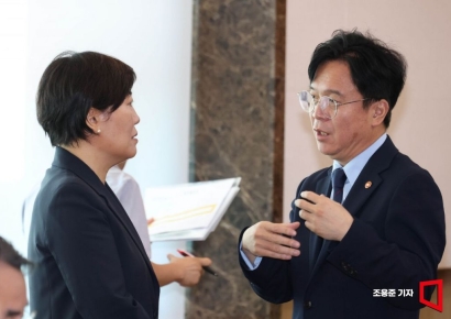 [포토] 대화하는 김영훈, 송미령 장관