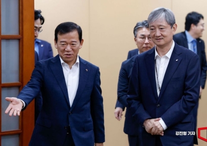 [포토] 간담회장 들어서는 이찬진 금융감독원장-서유석 금융투자협회장 