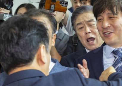 국회 온 '뉴라이트' 김형석 독립기념관장, "민주당 배후설" 주장하다 꽁무니