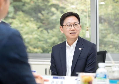 Deputy Prime Minister Paik Kyunghun Visits KIST to Review Next-Generation AI Humanoid Research: "National Science and Technology AI Strategy to Be Announced by Month-End"
