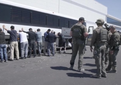 장갑차까지 동원…현지 공장 급습해 한국인 300명 체포한 ICE는 어떤 곳[뉴스설참]  