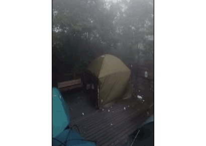 "텐트 밖은 전망대" 춘천 대룡산 전망대 점령한 민폐 캠핑족