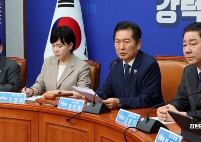 [포토] 정청래 "국회 연설 중 '계엄 때 죽었어야'…野의원 자수하라"