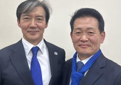 혁신당 탈당 '조국 측근' 은우근 "성비위 피해자 공격 멈춰야…잔인한 결과 초래"
