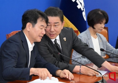 [포토] 대화하는 김병기-문진석