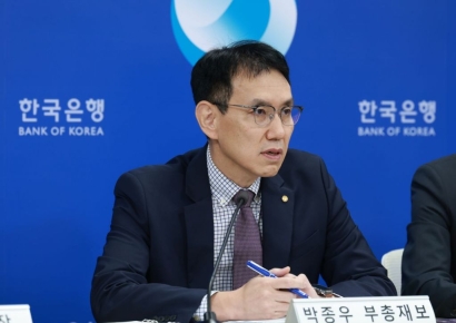 한은 "추가 금리인하 횟수, 10월 결정이 중요…서울 집값 여전히 경계"