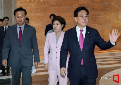 [포토] 의총장 향하는 송언석 원내대표