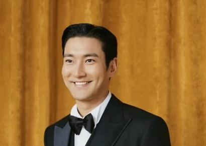 최시원 "편히 잠드소서"…총격 사망 찰리 커크 추모글 돌연 삭제