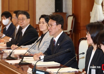 [포토] 자살예방정책위원회 주재한 김민석 총리