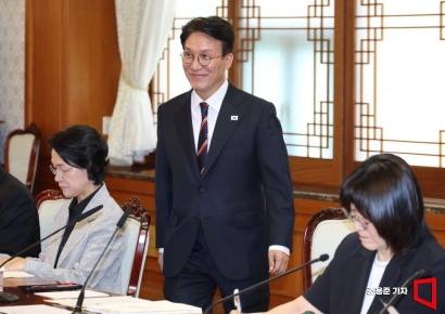 [포토] 자살예방정책위원회 참석하는 김민석 총리