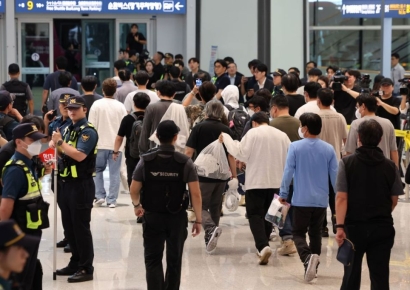 美 석방 근로자들 한국에 무사 귀환…강훈식 "더 빨리 모시지 못해 송구"(종합)