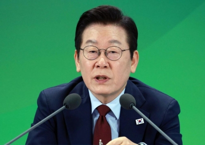 '거미줄 규제 해소' 李대통령, '데이터·자율주행·경제형벌' 규제 합리화 회의 주재