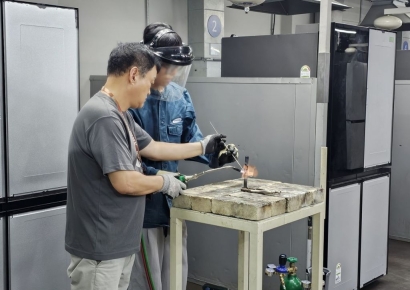 스마트폰 점검부터 생활 필수품까지…삼성전자서비스, 자립준비청년 지원