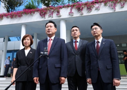 부산 찾은 장동혁 "2025년 대한민국서 이런일이…손현보 목사 구속, 종교탄압"