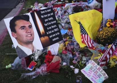 피살 직전 한국 찾은 찰리 커크…서울 길거리 걸으며 '감탄'