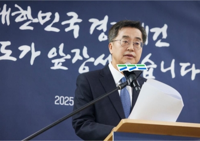 김동연 "이재명 정부 취임 100일 'A플러스'…내년 출마 얘기할때 아냐"