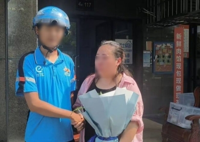 "살려주세요" 슬리퍼로 '쾅쾅' 냉동창고 갇힌 여성…'귀 밝은' 배달기사가 살려