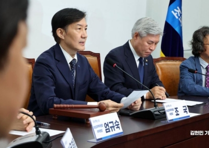 [포토] 조국 "통렬하게 반성...책임지고 피해자 상처 치유"