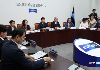 [포토] 조국, 첫 비대위 "성비위 통렬히 반성…책임정치하겠다"