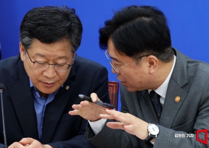 [포토] 대화하는 김영훈-안호영