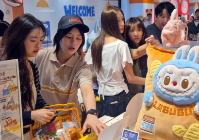 [르포]"예약제로만 운영해서 더 귀해" 80평에 팬들 '북적'…사전예약 10분 컷 '라부부' 팝업