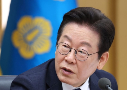 한미 관세협상 장기화 우려에, 대통령실 "시간에 쫓겨 국익 해치는 합의안에 서명할 수 없어"