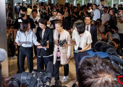 [포토] 한학자 통일교 총재, 김건희특검 출석