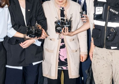 Kim Gunhee's 'Graff Necklace DNA Request' Questioned by Special Prosecutor... President Han Hakja Returned to Detention Center