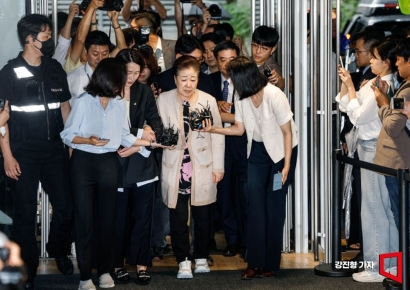 [포토] 한학자 총재, 특검 소환 3회 불응 후 자진 출석