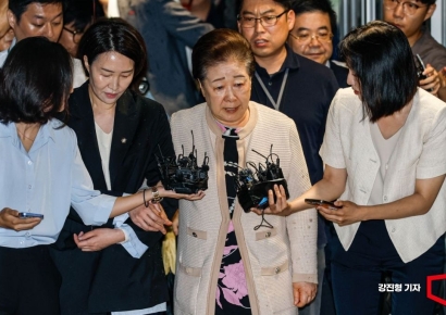 [포토] '통일교 현안 청탁' 한학자 총재 김건희특검 출석