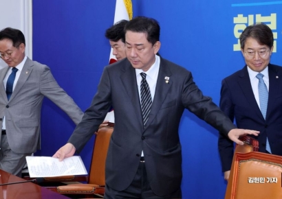 [포토] 정책조정회의 참석하는 김병기 원내대표