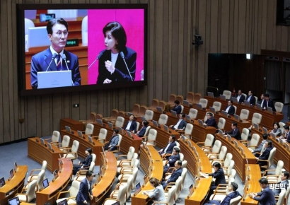 나경원 "李 발언은 中 공산당 모델" 김민석 "뭐가 잘못됐나"[포토] 