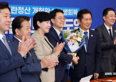 [포토] 평당원 첫 與최고위원 박지원 "당원 의견 지도부 전달 통로 될 것"
