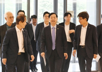 구윤철 "AI팩토리, 생존 위한 필수전략…종합 지원책 마련"