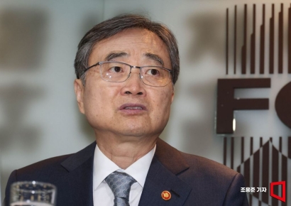 [포토] 외신기자 간담회 발언하는 조현 장관