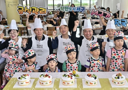 [포토]광주 서구, 웃음꽃 핀 무지개 쌀케이크 만들기 행사 