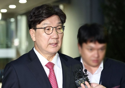 구속된 권성동, 지역구 챙기기?…제한급수 해제에 "언제나 강릉과 함께"