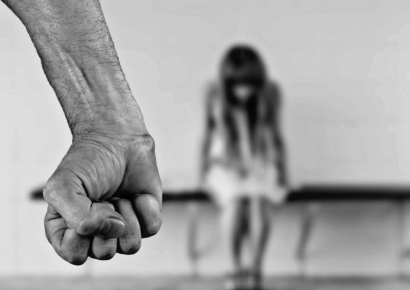 '280만원' 받고…초등생 딸과 목욕·음란행위 허락한 엄마 실형