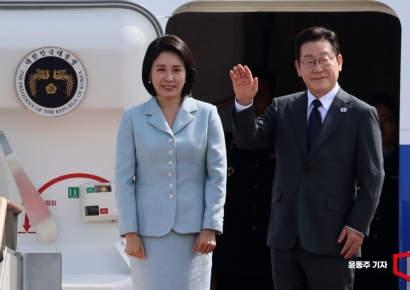 [포토] 인사하는 이재명 대통령과 김혜경 여사