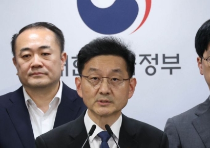 [포토] 청년정책 추진방향 발표하는 윤창렬 실장
