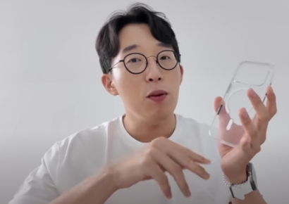 "믿고 샀는데 손 다쳐"…구독자 277만 유튜버, 폰케이스 품질 논란에 결국