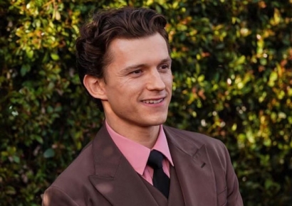 Spider-Man Falls... Tom Holland Hospitalized After Accident During Filming