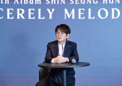 돌아온 발라더 신승훈 "데뷔 35주년, 아직은 현재진행형이죠"